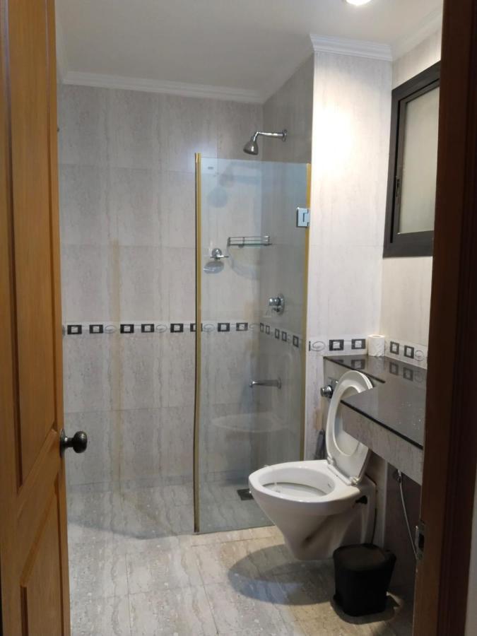 Riviera Palms 1 Luxury 1 Bhk Apartment With Swimmimg Pool View- Arpora - Near Baga Beach Old Goa Exterior photo