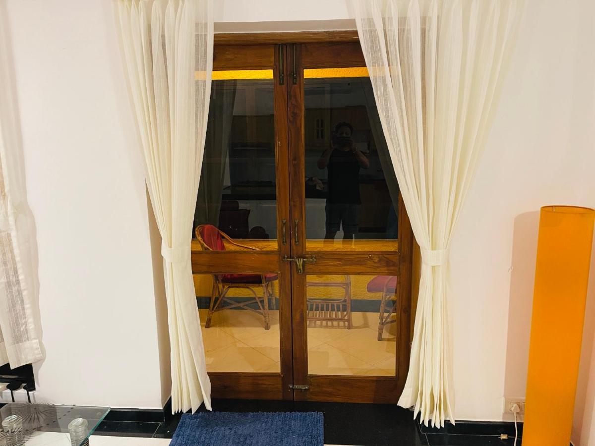 Riviera Palms 1 Luxury 1 Bhk Apartment With Swimmimg Pool View- Arpora - Near Baga Beach Old Goa Exterior photo