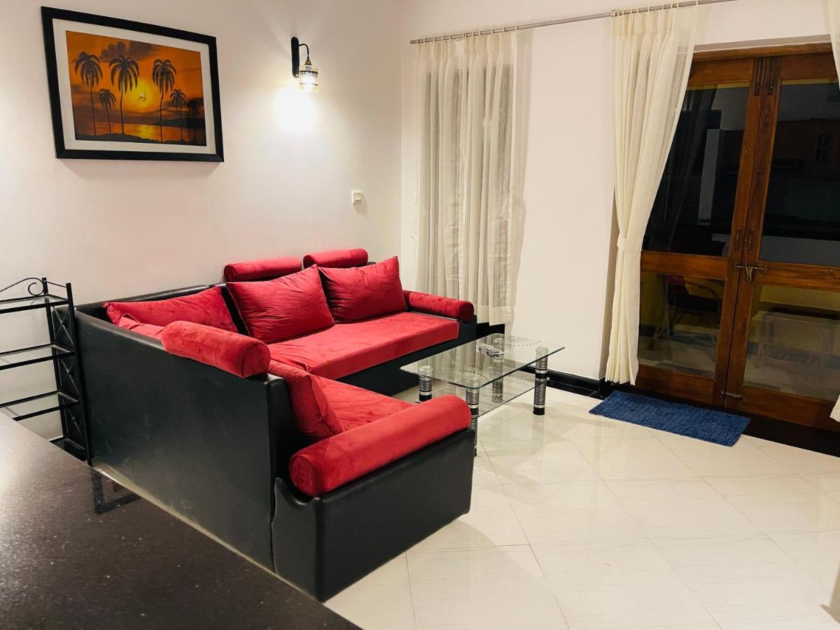 Riviera Palms 1 Luxury 1 Bhk Apartment With Swimmimg Pool View- Arpora - Near Baga Beach Old Goa Exterior photo