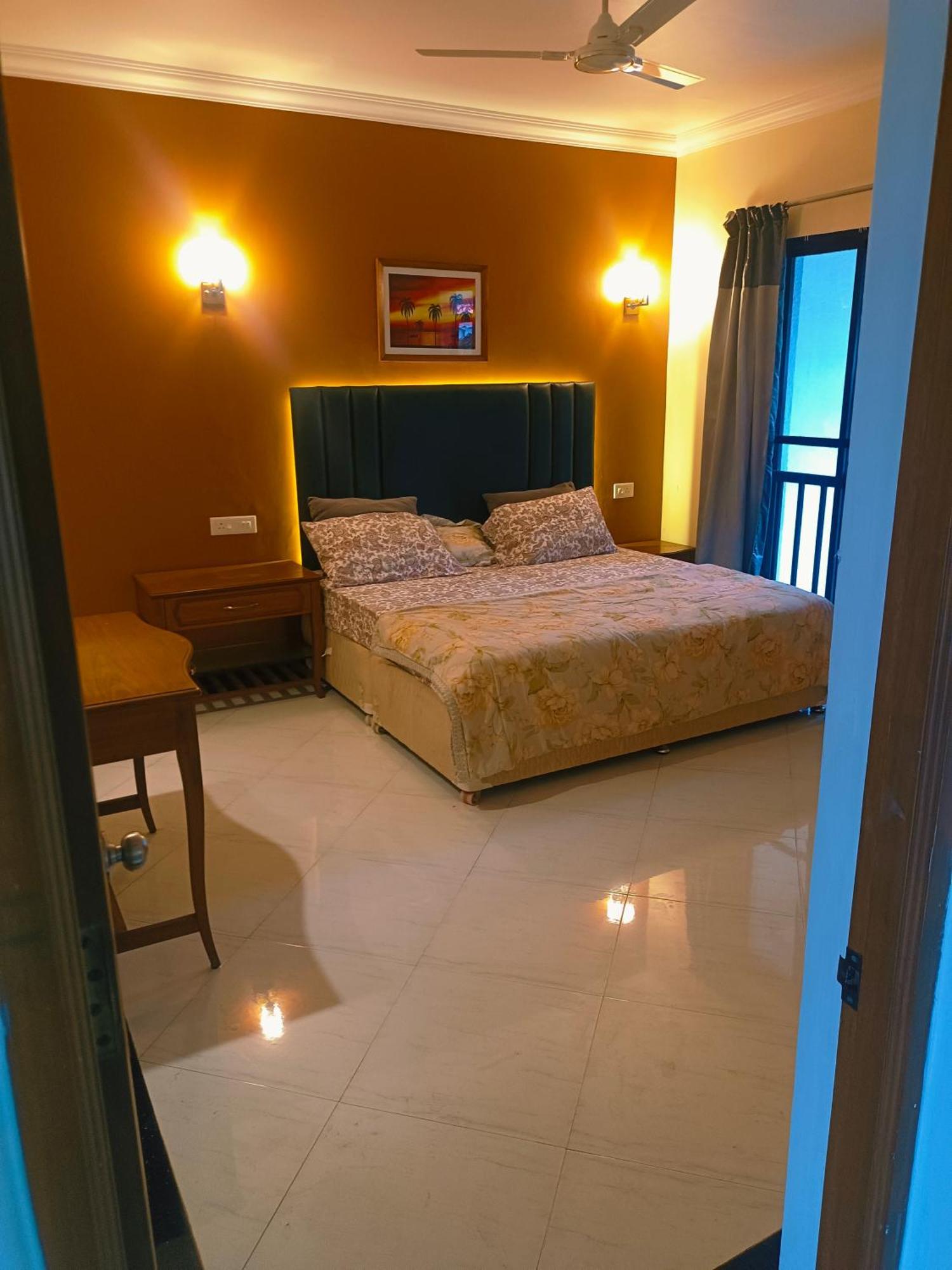 Riviera Palms 1 Luxury 1 Bhk Apartment With Swimmimg Pool View- Arpora - Near Baga Beach Old Goa Room photo